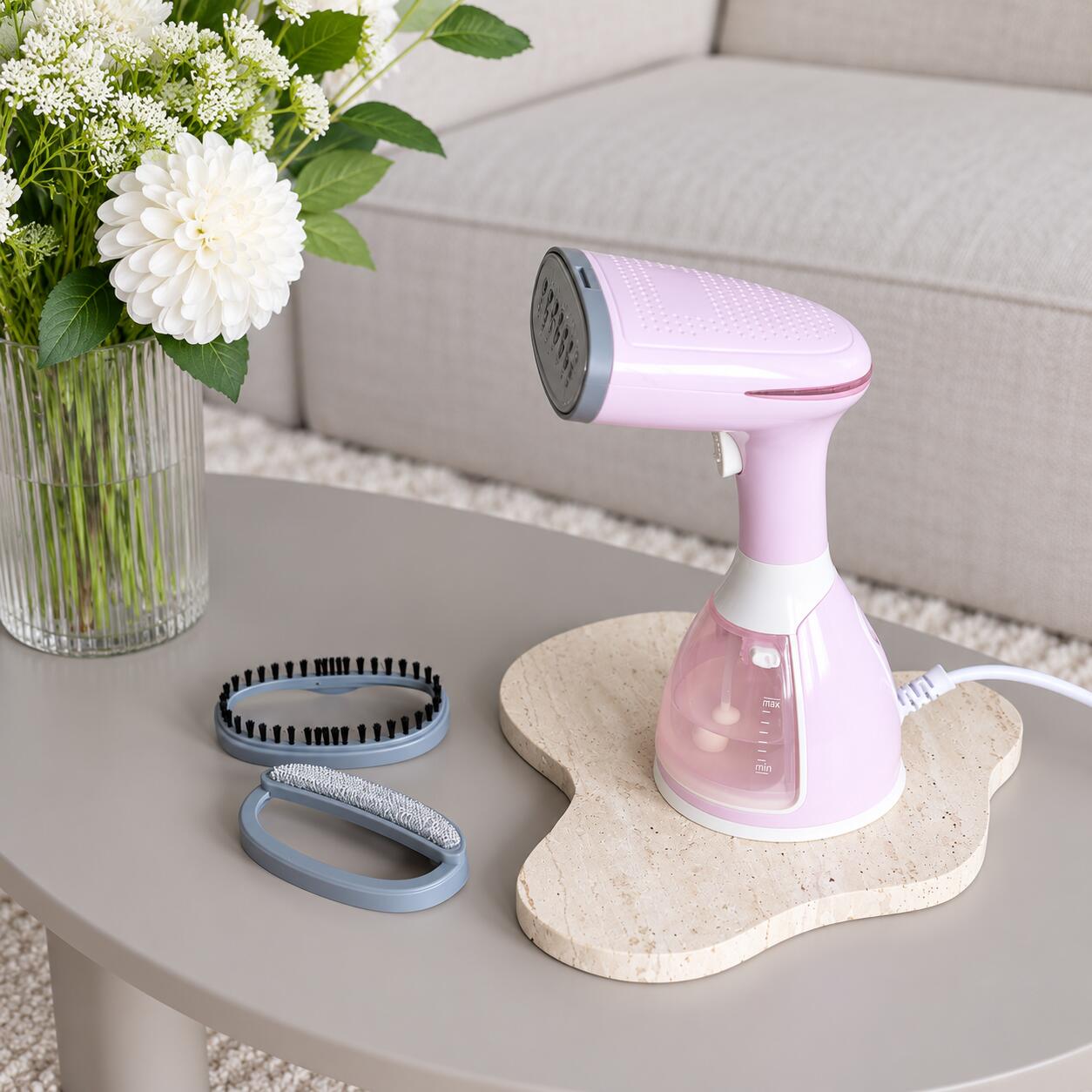 Rosa Silkify steamer med noppborttagarhuvud och hårborttagarhuvud i hemmiljö